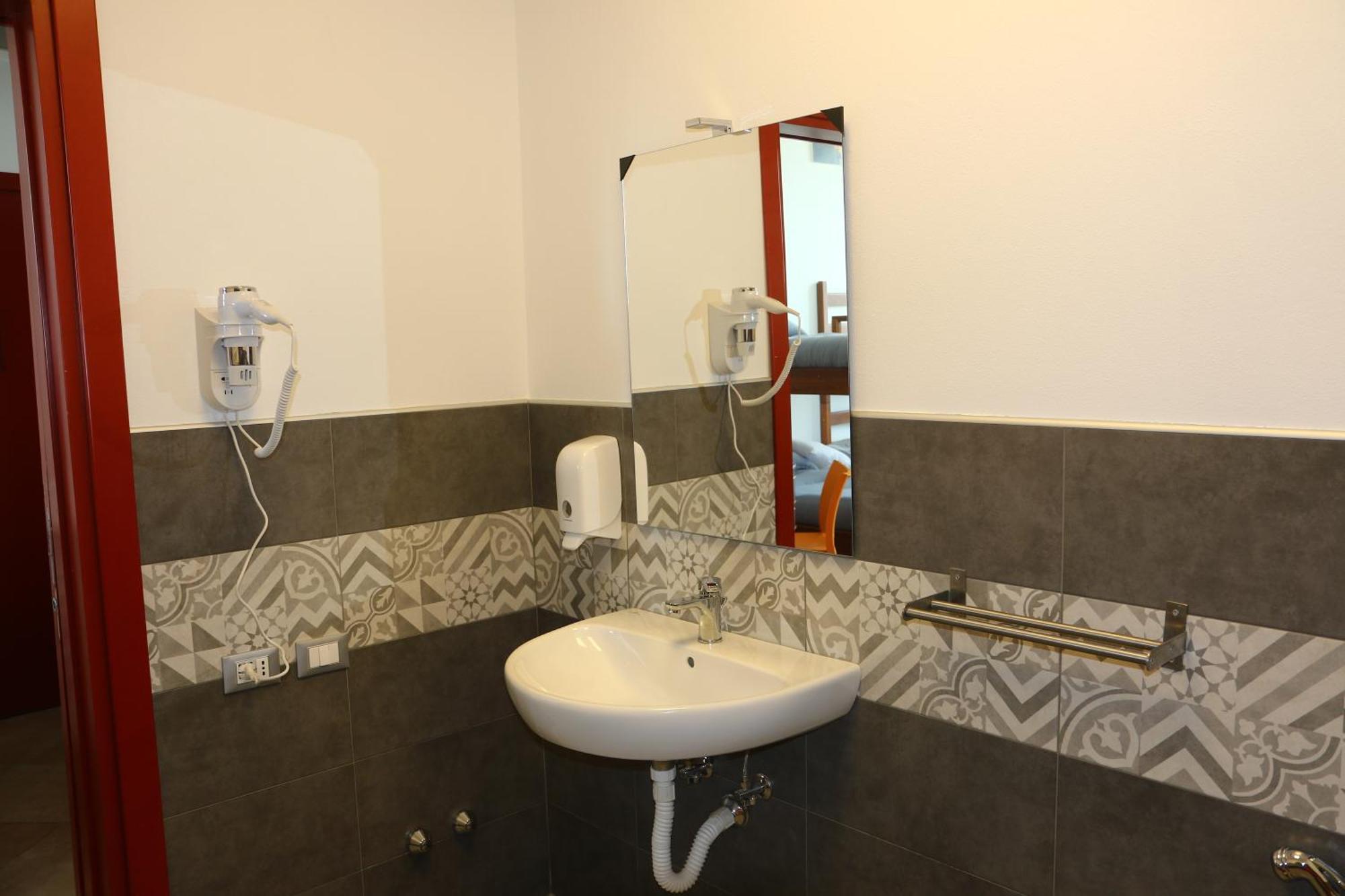 Student'S Hostel بارما المظهر الخارجي الصورة